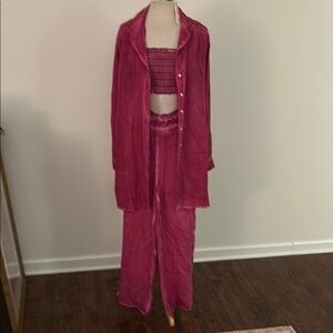 Three piece tie dye Anthropologie pants outfit.